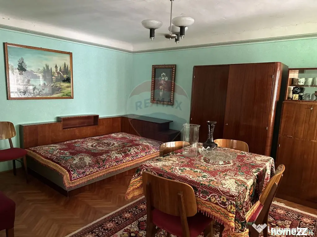 Casă / Vilă cu 3 camere de vânzare Piatra Soimului