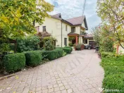 Vilă individuală cu piscină, garaj dublu • teren 766 mp 