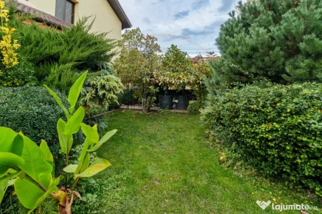 Vilă individuală cu piscină, garaj dublu • teren 766 mp