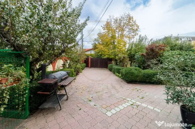 Vilă individuală cu piscină, garaj dublu • teren 766 mp