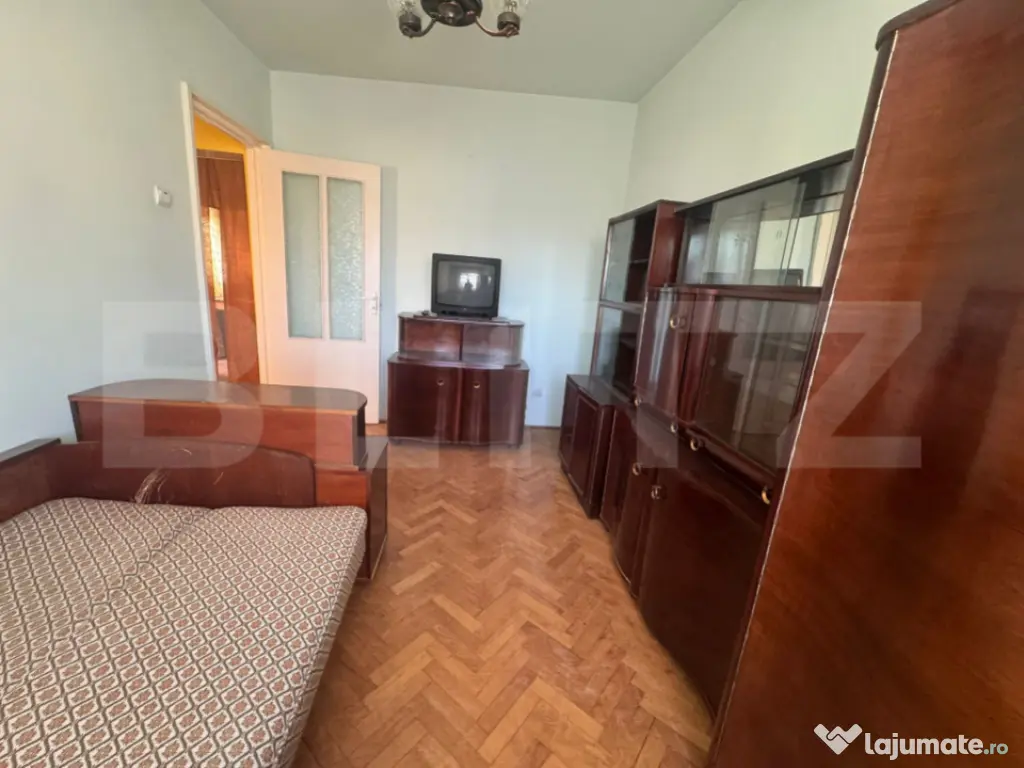 Apartament cu 3 camere Semidecomandat in Orastie.