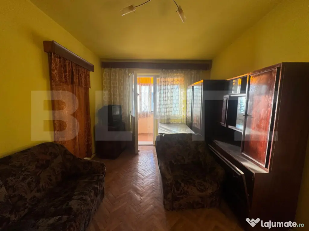 Apartament cu 3 camere Semidecomandat in Orastie.