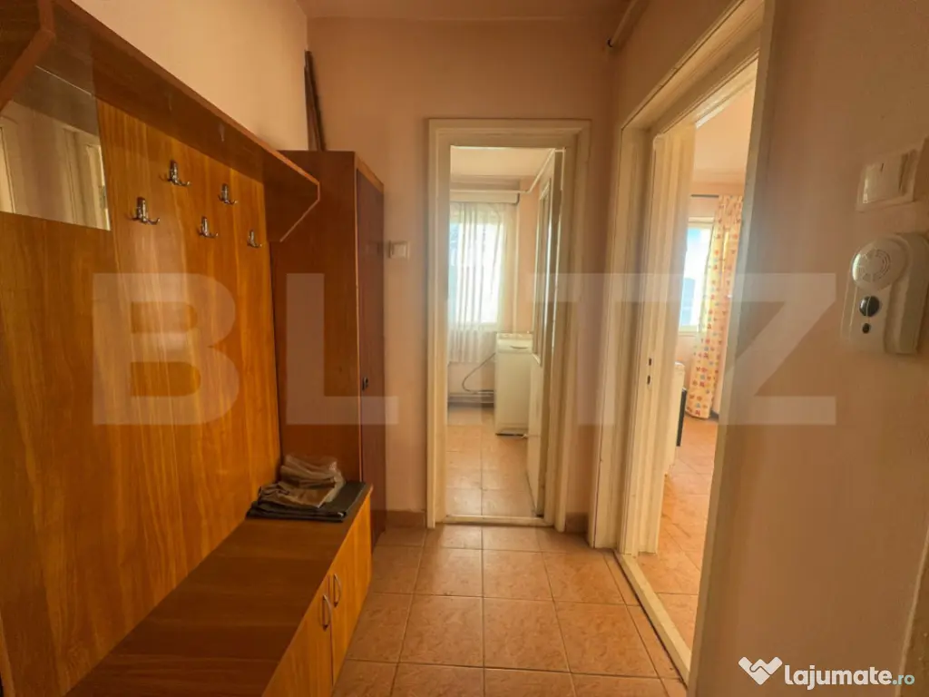 Apartament cu 3 camere Semidecomandat in Orastie.