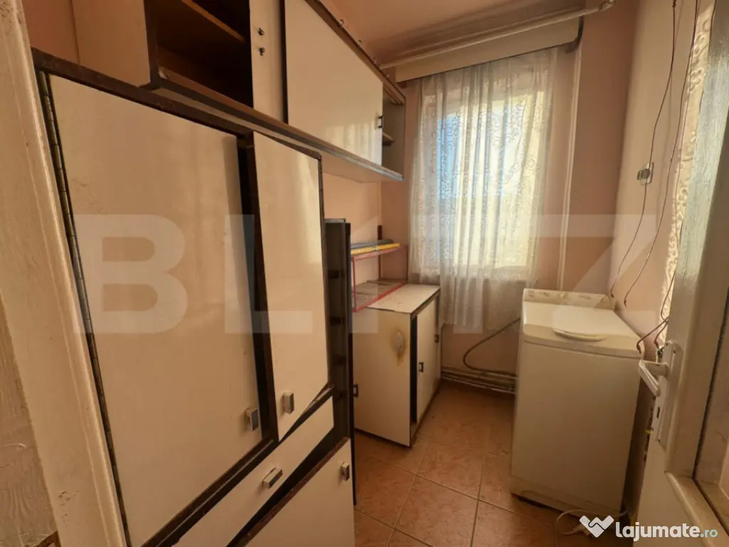 Apartament cu 3 camere Semidecomandat in Orastie.