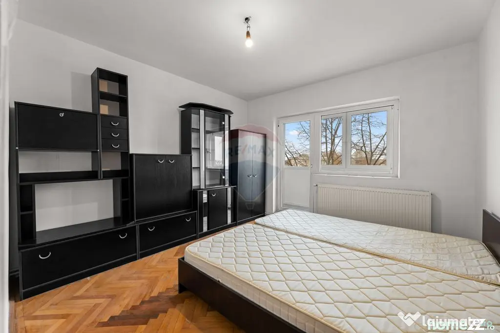 Apartament spațios cu 3 camere, de vânzare, în zona 30...