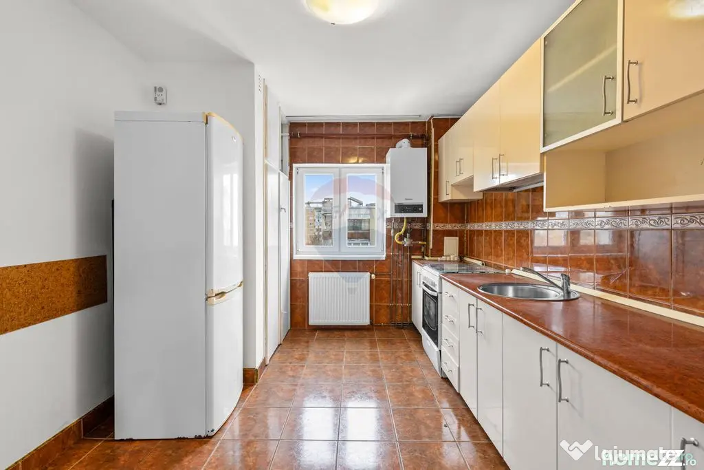 Apartament spațios cu 3 camere, de vânzare, în zona 30...