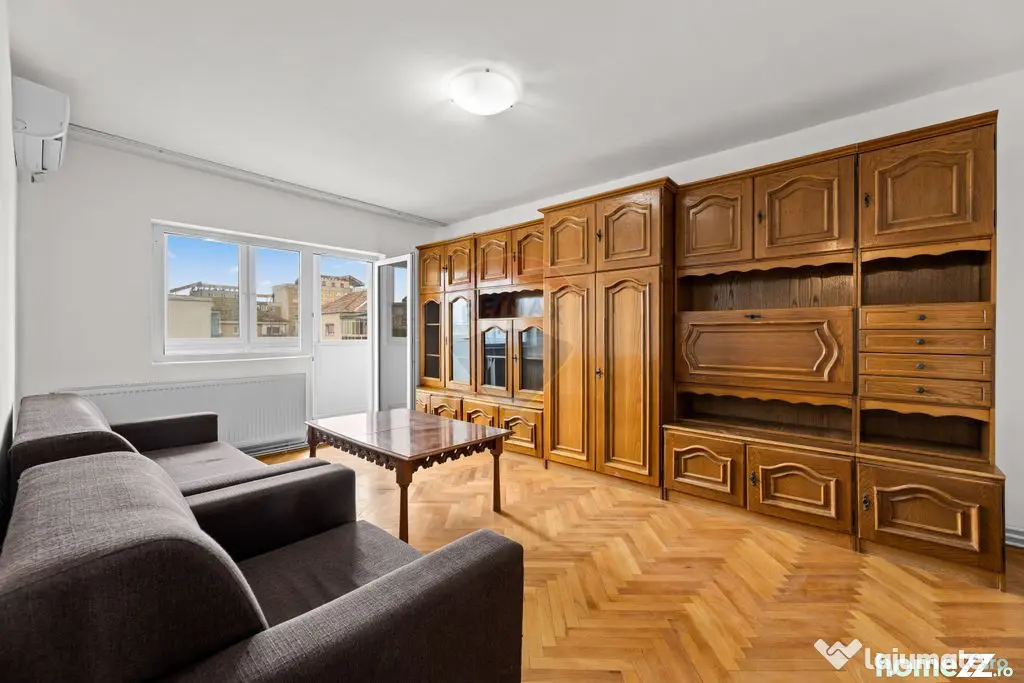 Apartament spațios cu 3 camere, de vânzare, în zona 30...