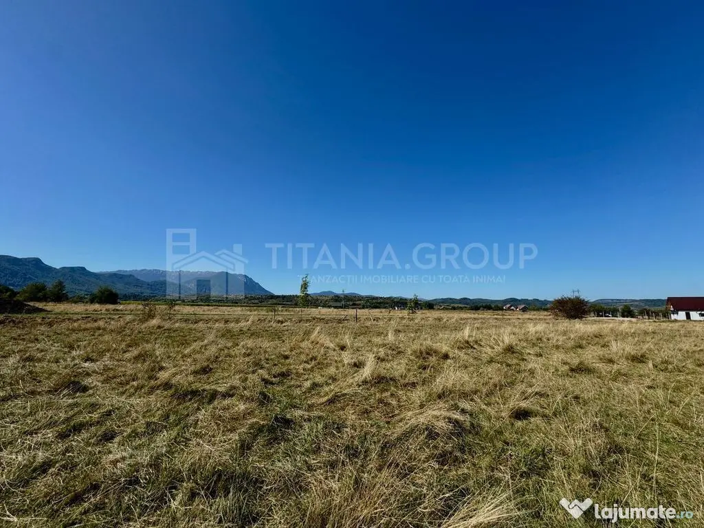 Teren intravilan parcelabil, priveliște spre munți, Soh...