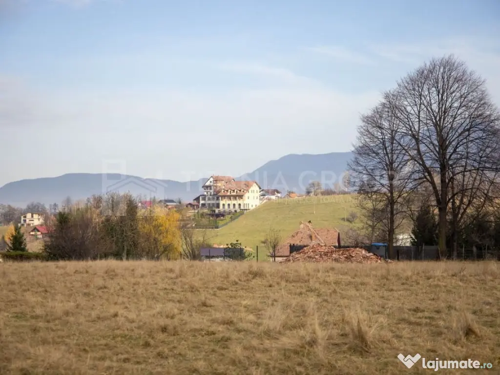 Teren intravilan parcelabil, priveliște spre munți, Soh...