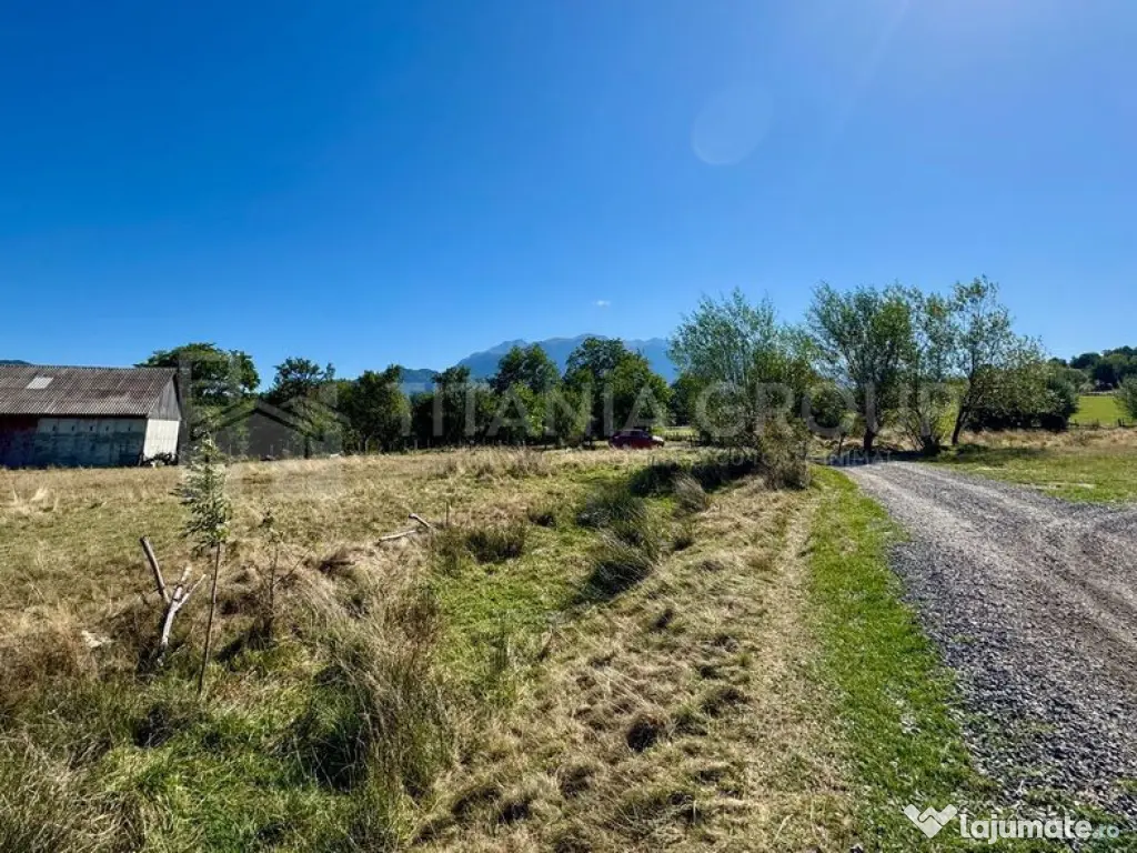 Teren intravilan parcelabil, priveliște spre munți, Soh...
