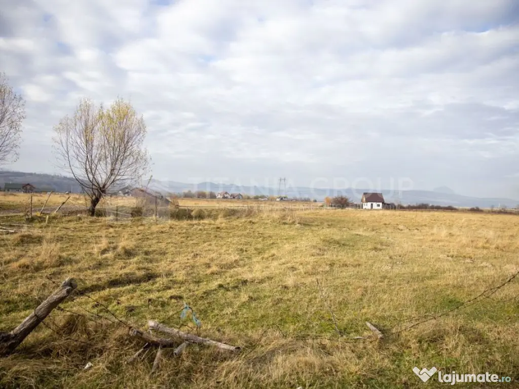 Teren intravilan parcelabil, priveliște spre munți, Soh...