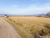 Teren intravilan parcelabil, priveliște spre munți, Soh... 