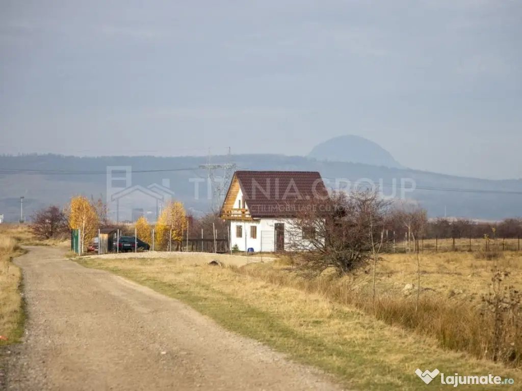 Teren intravilan parcelabil, priveliște spre munți, Soh...