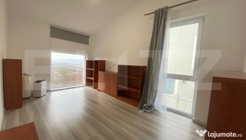 Casa pe calcan cu priveliste superba si compartimentare deos