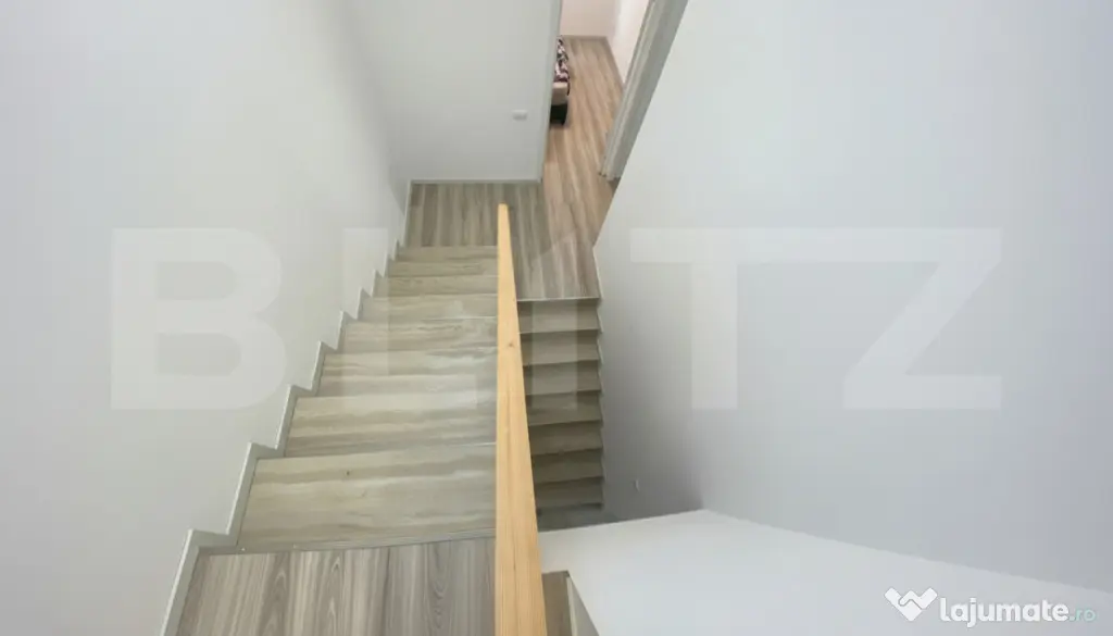 Casa pe calcan cu priveliste superba si compartimentare deos