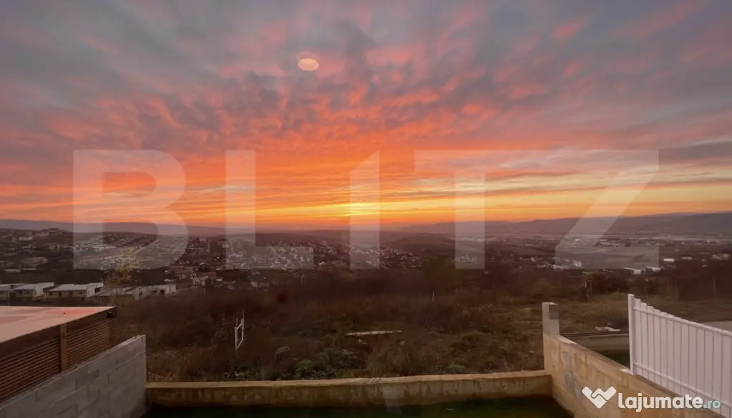 Casa pe calcan cu priveliste superba si compartimentare deos