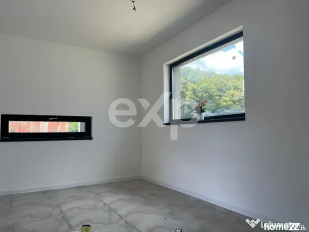 Casă parter cu 3 camere, curte generoasă și liniște depl