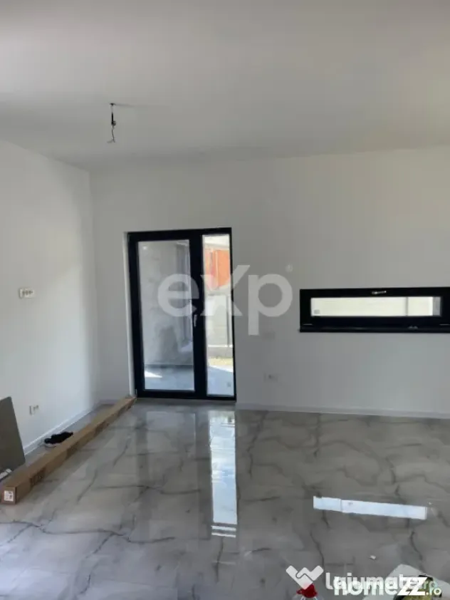 Casă parter cu 3 camere, curte generoasă și liniște depl
