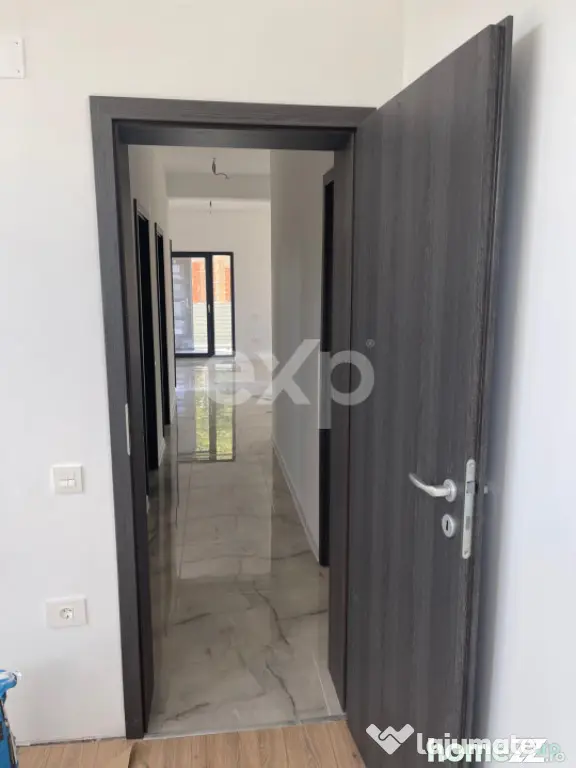 Casă parter cu 3 camere, curte generoasă și liniște depl