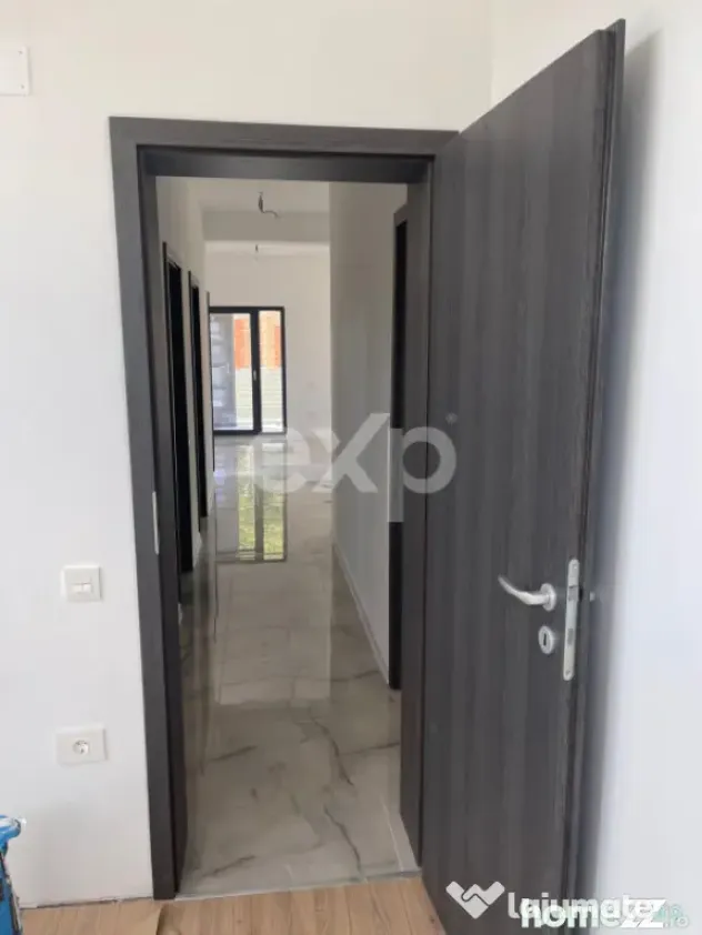 Casă parter cu 3 camere, curte generoasă și liniște depl