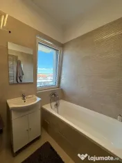 Apartament 3 camere de vanzare, zona Intre Lacuri 