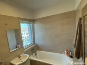 Apartament 3 camere de vanzare, zona Intre Lacuri 