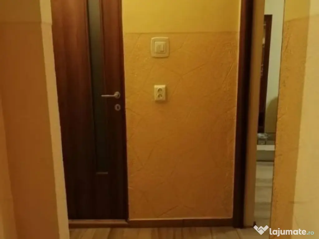 Amzei- doua camere semidecomandat