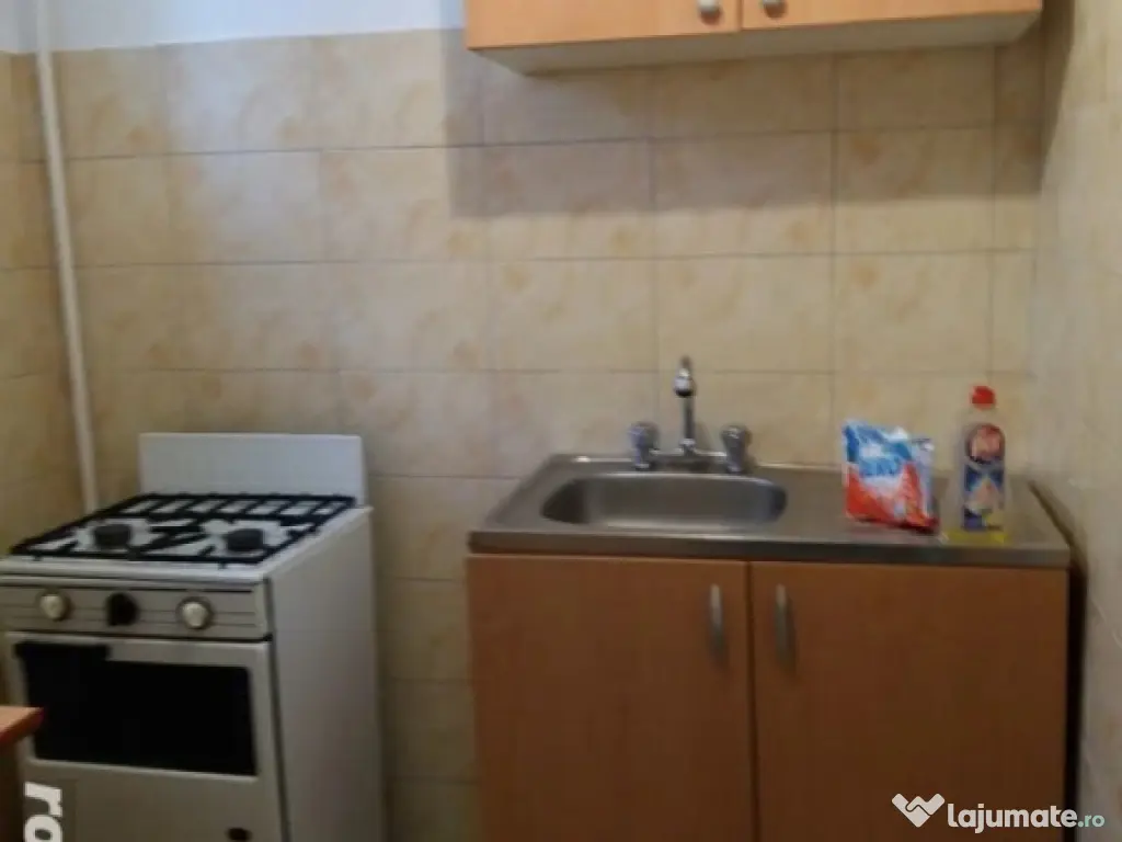 Amzei- doua camere semidecomandat