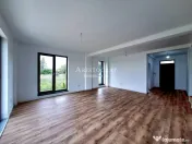 Vila 5 camere cu garaj langa Paradisul Verde 