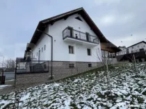 Casă de vânzare – Tătărași, Suceava | 300 mp | teren