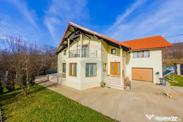 VILA CU TEREN GENEROS DE VANZARE/SCHIMB CU CASA - Tautii De Sus (Maramures)