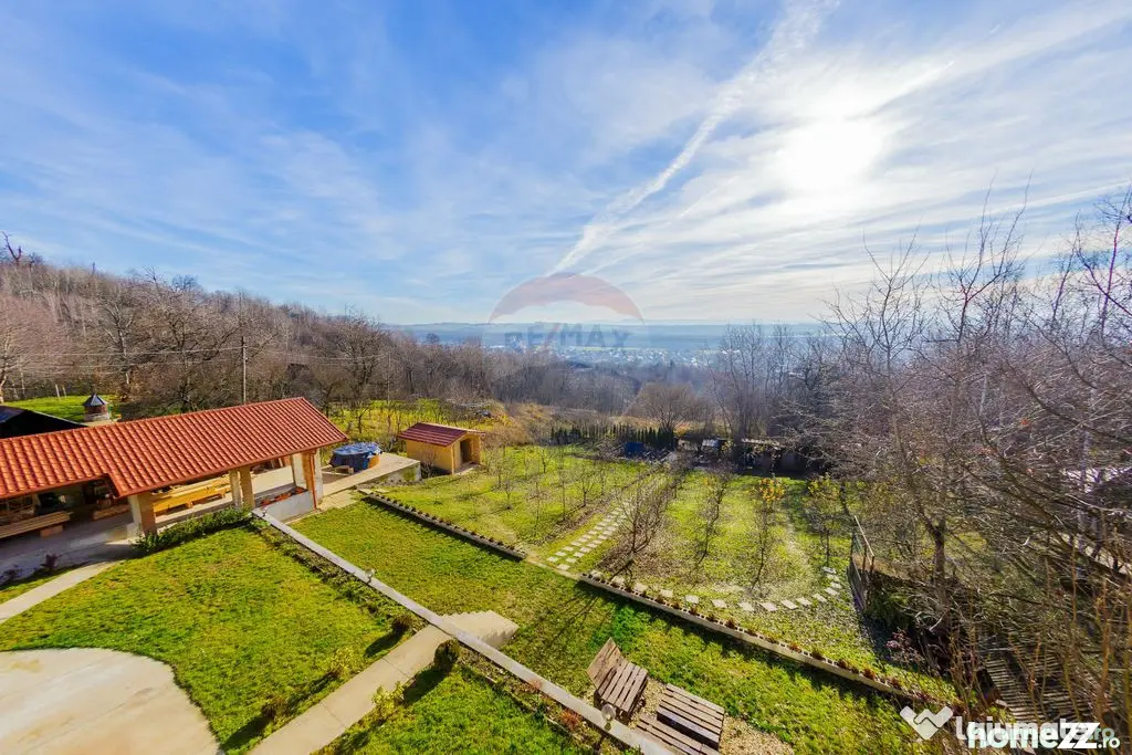 VILA CU TEREN GENEROS DE VANZARE/SCHIMB CU CASA - Tautii De Sus (Maramures)