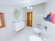 VILA CU TEREN GENEROS DE VANZARE/SCHIMB CU CASA 