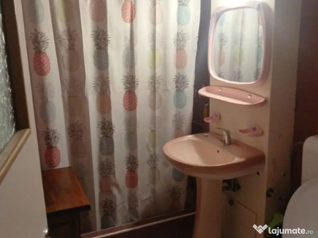 Apartament 3 camere, decomandat - zona Tractorul