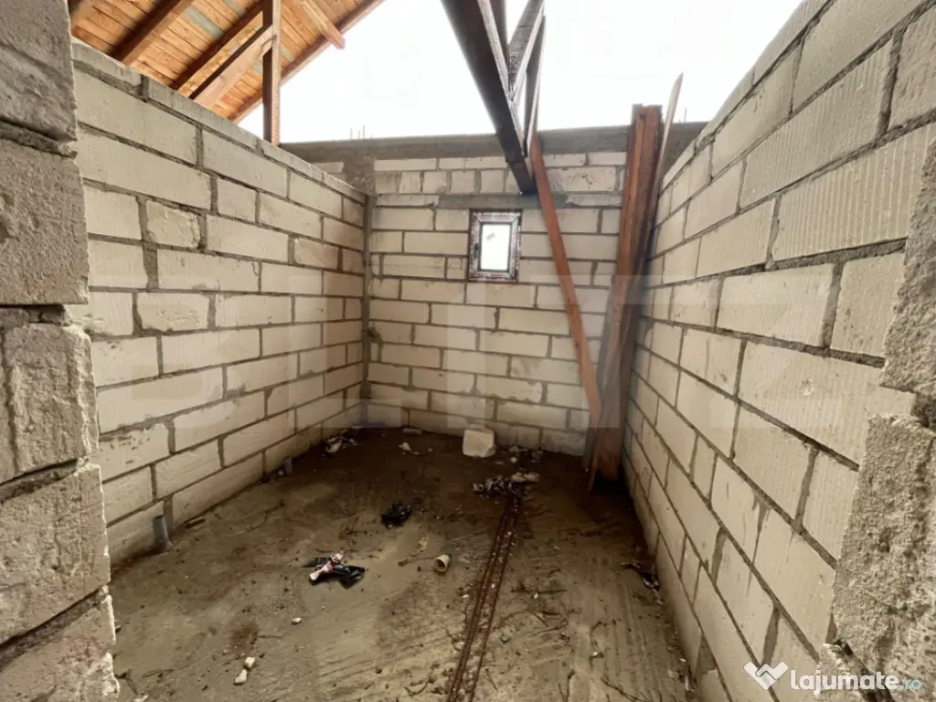 Casă la roșu P+E, 90 mp, teren 500 mp, localitate Decinden