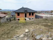 Casă singur în curte – Mureș – Ernei 