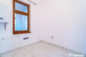 Apartament 2 camere parter înalt, amenajat complet. 