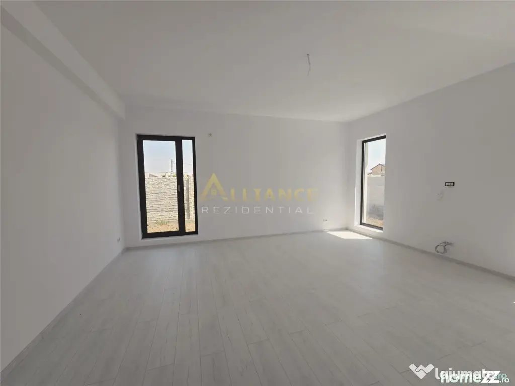 Casa individuala - 4 camere - panouri solare - gaz- curent -