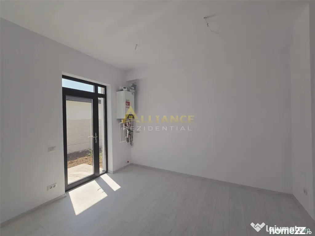 Casa individuala - 4 camere - panouri solare - gaz- curent -