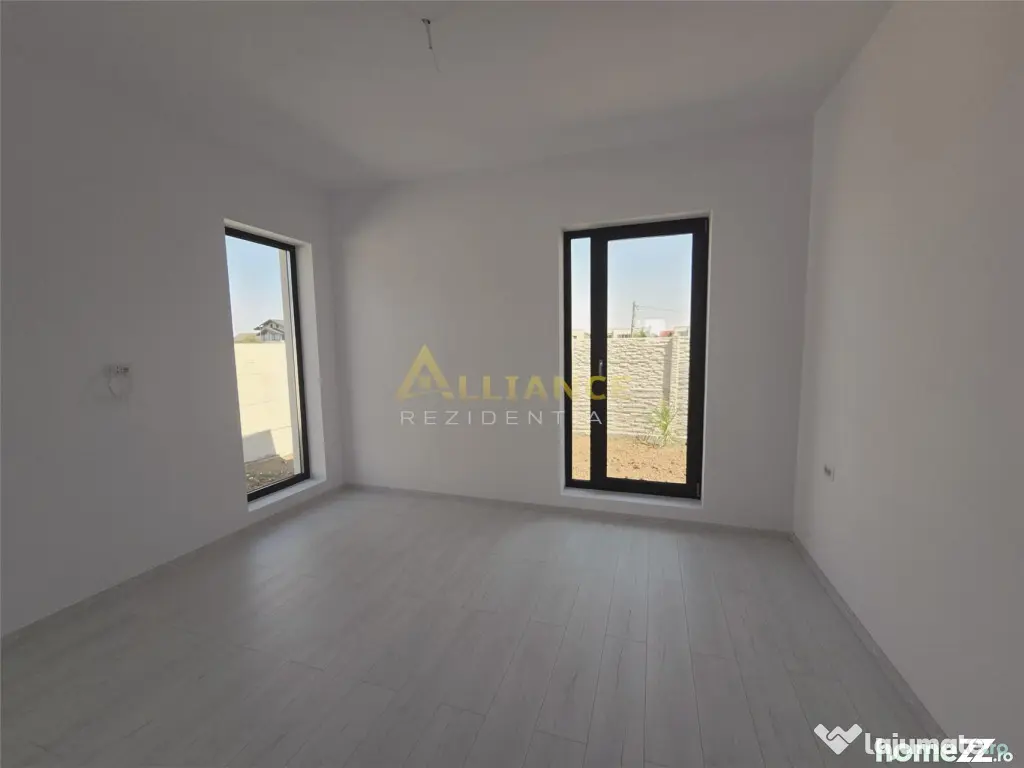 Casa individuala - 4 camere - panouri solare - gaz- curent -