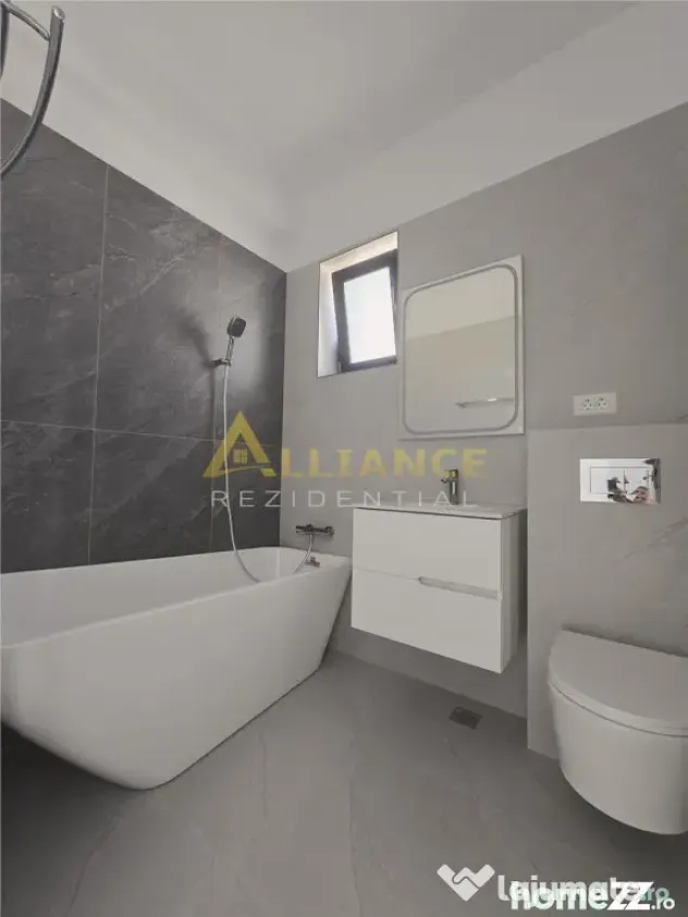 Casa individuala - 4 camere - panouri solare - gaz- curent -