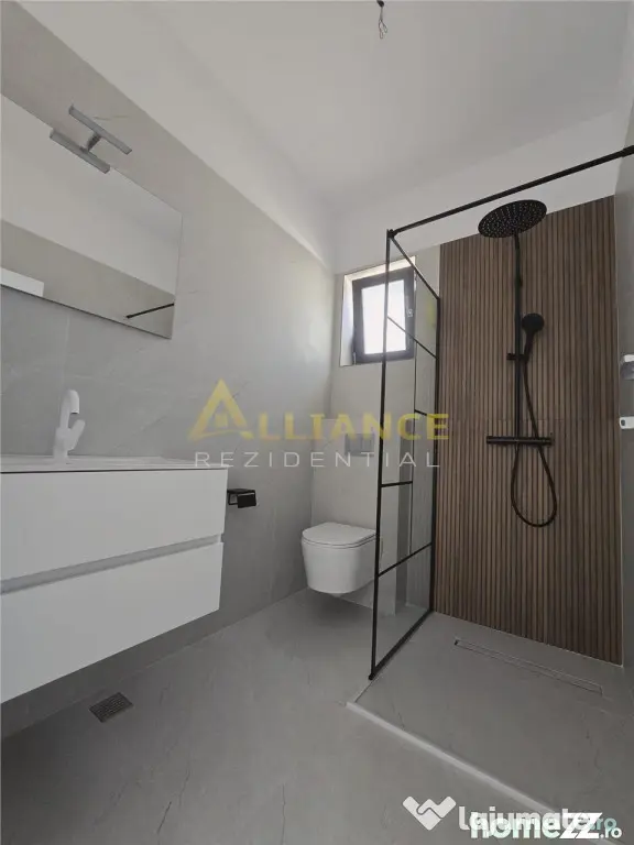 Casa individuala - 4 camere - panouri solare - gaz- curent -