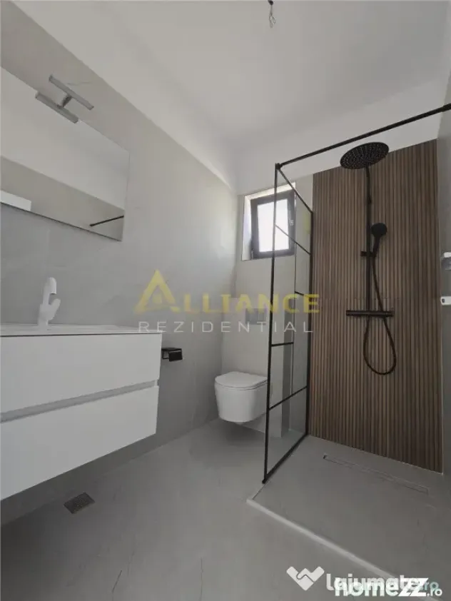 Casa individuala - 4 camere - panouri solare - gaz- curent -
