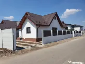 Domnești, casa individuala, 4 camere, 2 bai, 105mp utili, s 