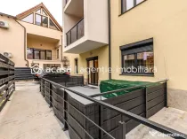 Apartament ultracentral cu loc de parcare, 2 camere cu te...