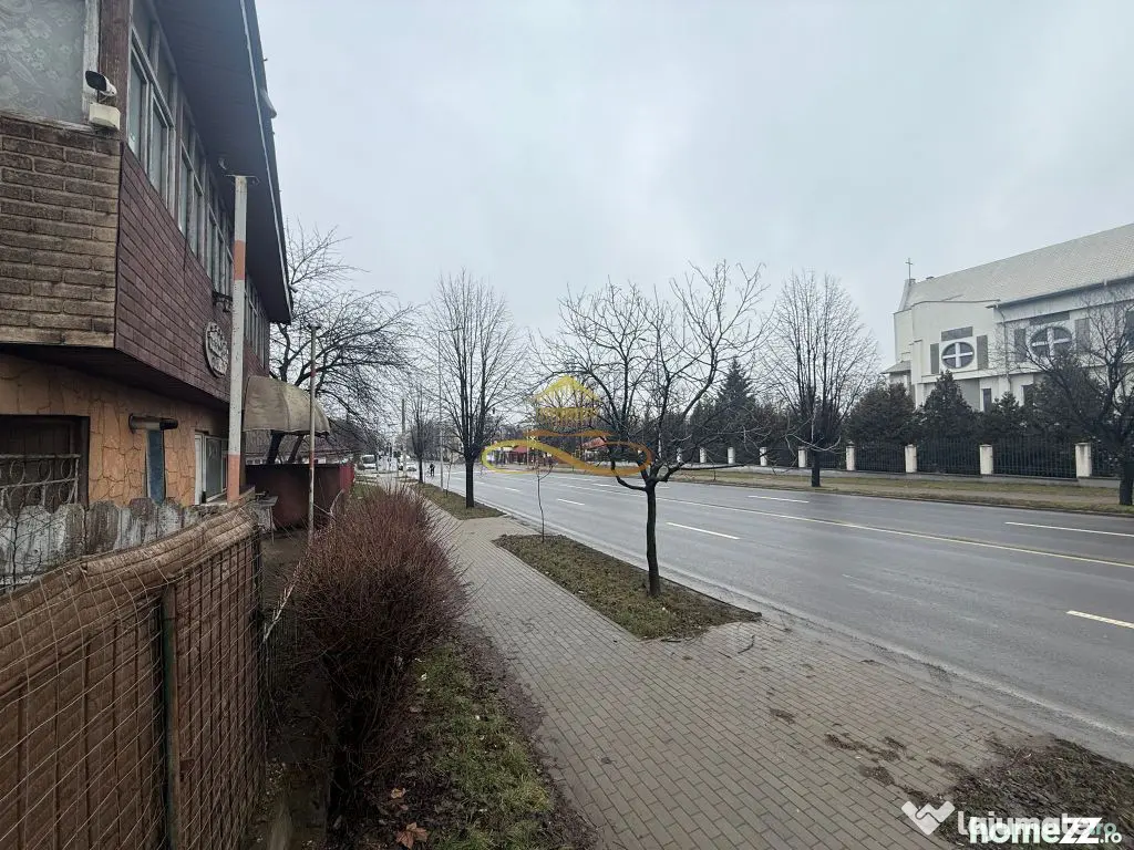Vand casa batraneasca + Teren –zona REPUBLICII, Bacau, comision 0 - Bacau (Bacau)
