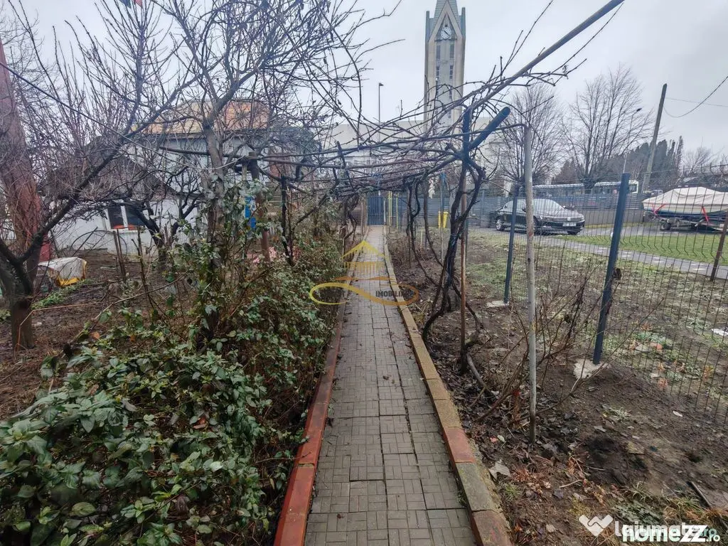Vand casa batraneasca + Teren –zona REPUBLICII, Bacau, comision 0 - Bacau (Bacau)