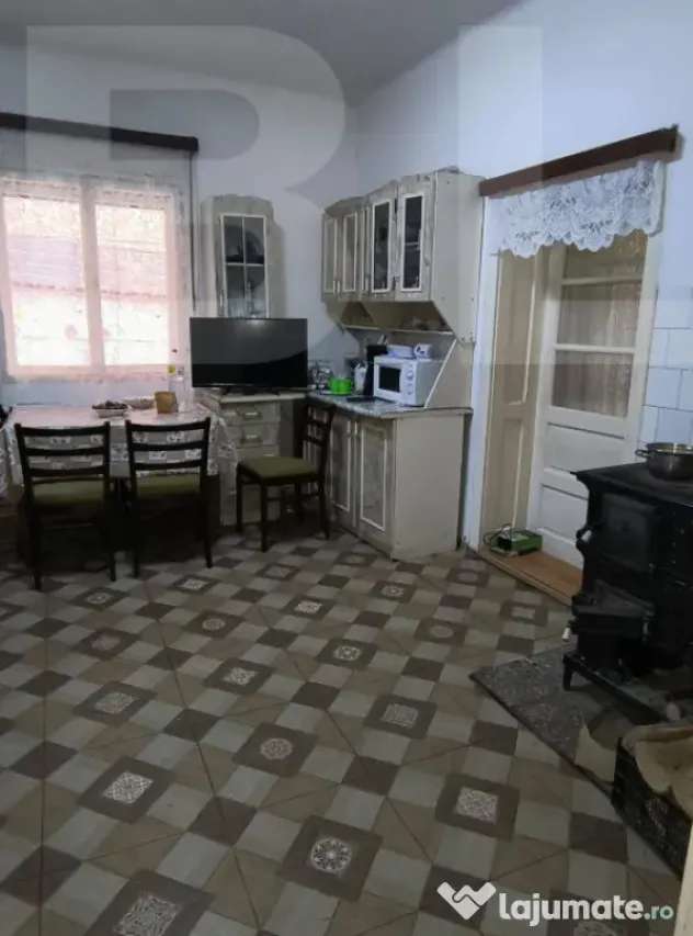 Vand casa la Nadrag zona linistita foarte aproape de centru