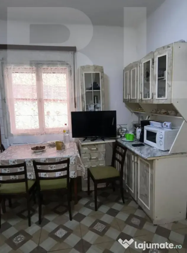 Vand casa la Nadrag zona linistita foarte aproape de centru