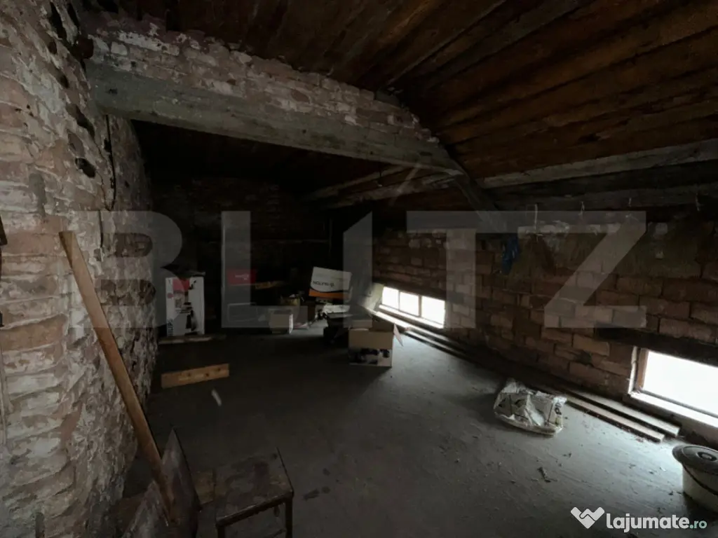 Oportunitate investițională: Casă cu subsol, parter, etaj